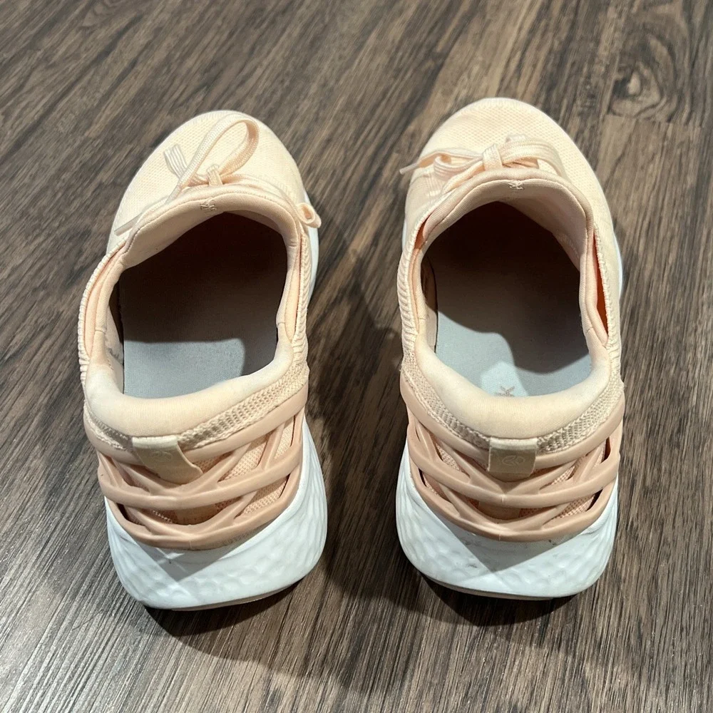 KIZIK ATHENS Peaches N Cream Easy Slip In Sneakers Shoes M's 11.5 Wide/W 13wide